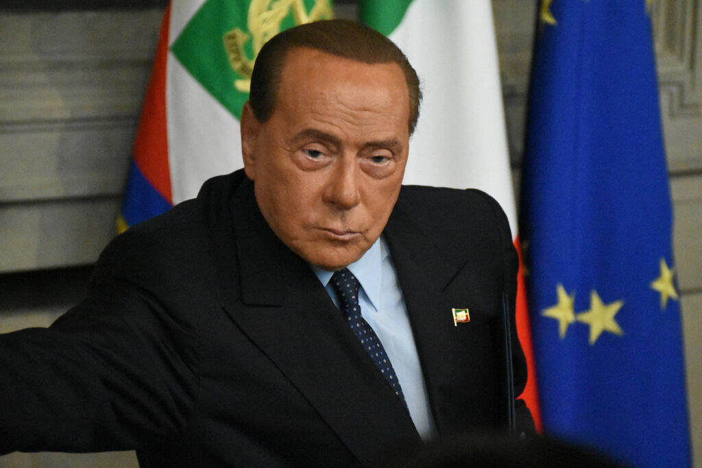 Al doilea aeroport ca mărime din Italia poartă acum oficial numele lui Silvio Berlusconi
