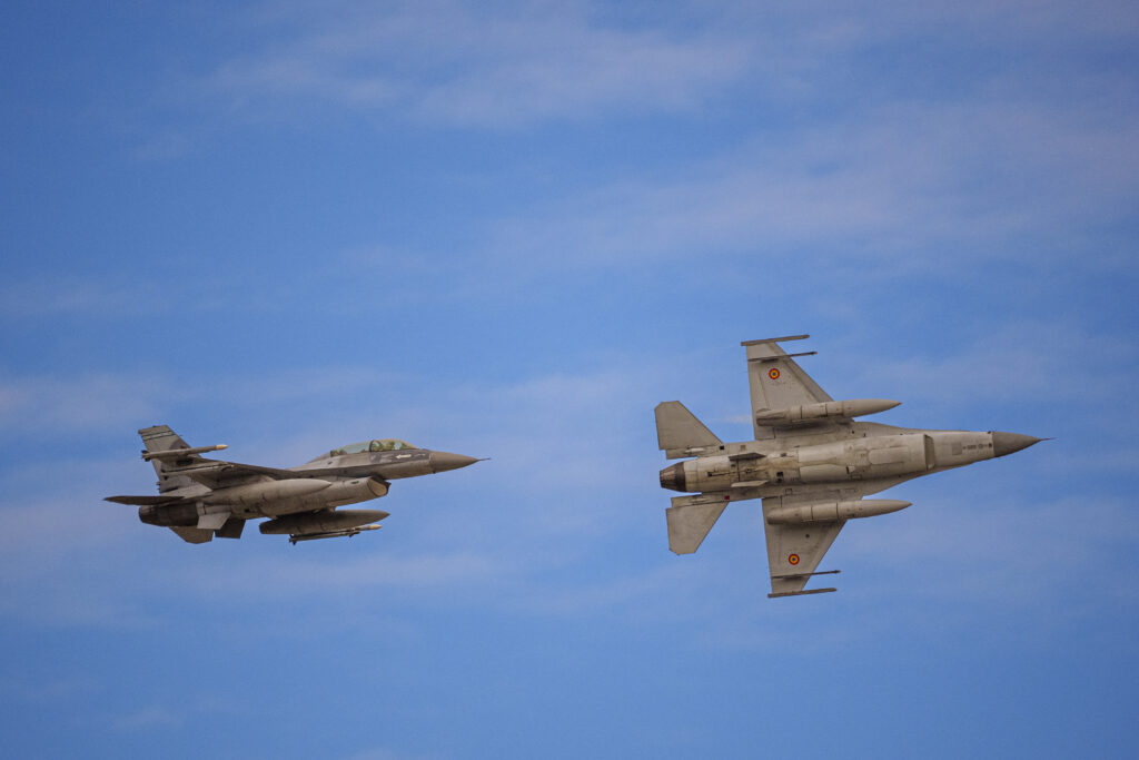 Alertă aeriană în zona Galați-Tulcea. Două aeronave F-16 au decolat pentru monitorizarea unei ținte