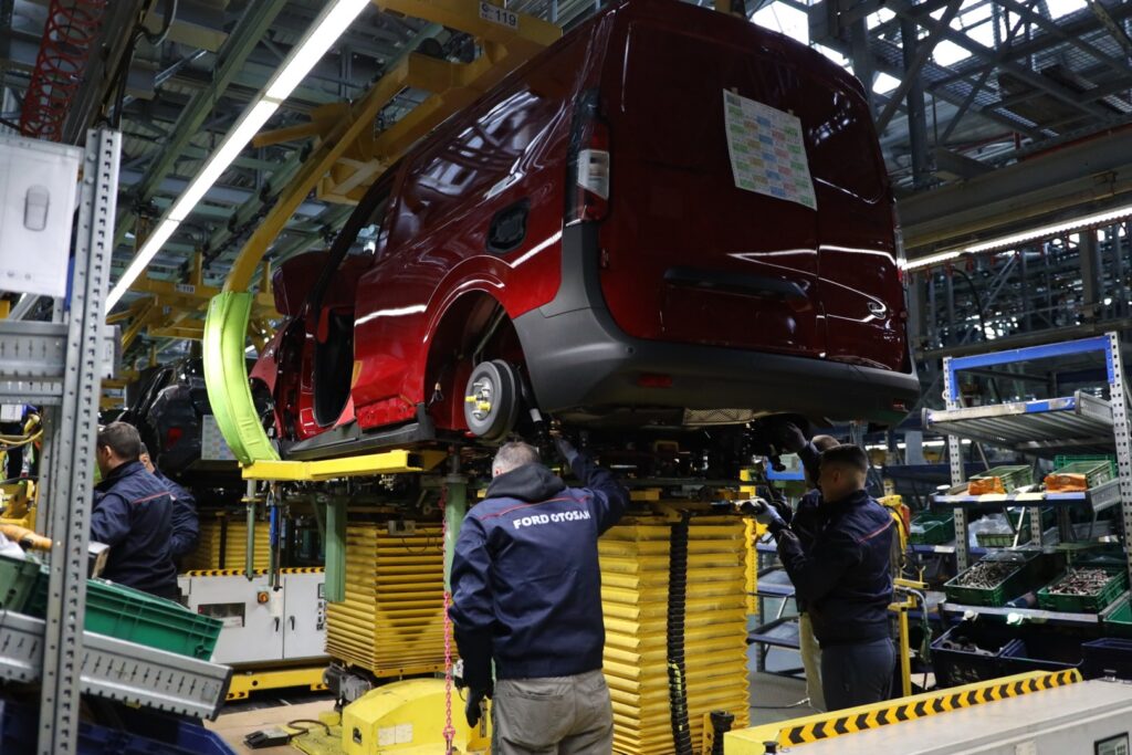 Anchetă internă la Ford, angajați suspectați că au sustras piese / Demisii și angajați plecați din fabrică / Compania nu