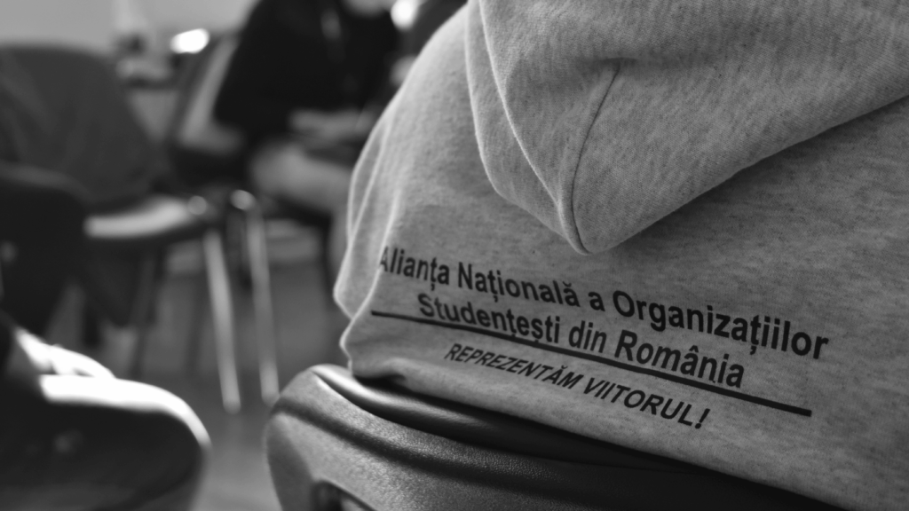 ANOSR: Viitorul guvern să renunțe la măsurile care afectează fondul de burse studențești, transportul studenților