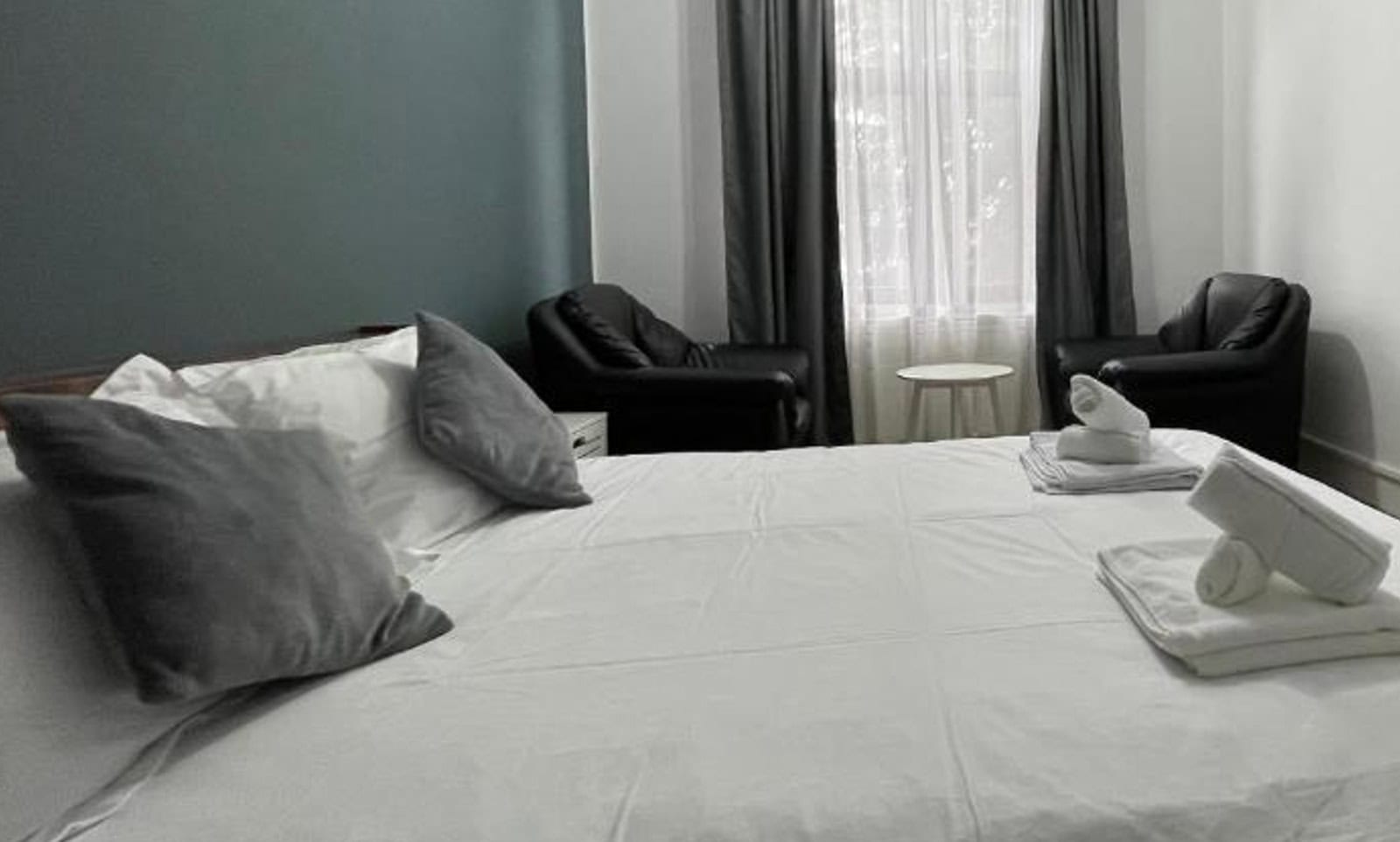 Apartamentele și camerele închiriate turiștilor vor avea un număr unic de înregistrare. Ministerul Economiei pregătește