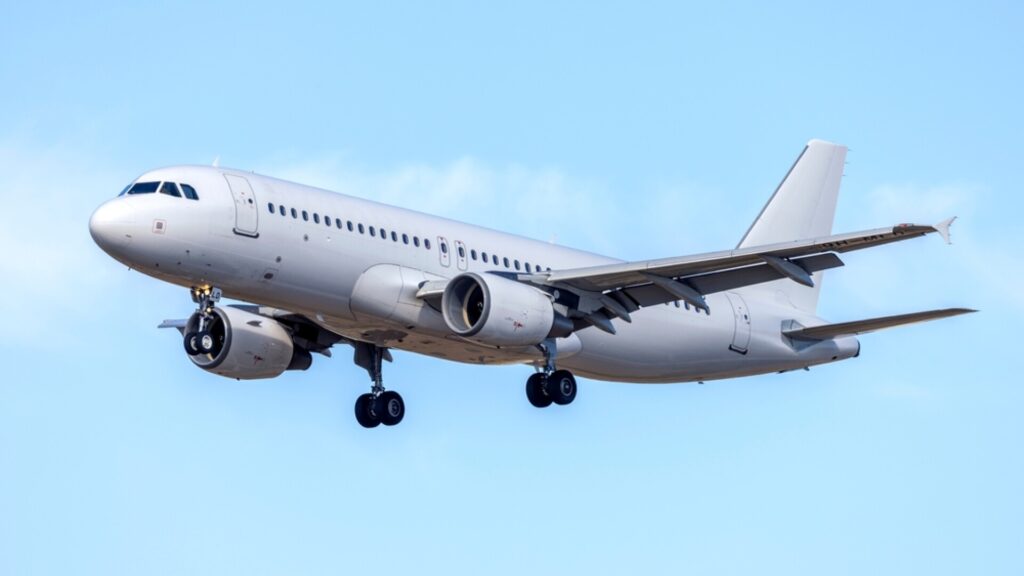 Șapte însoțitori de bord au acuzat stări de rău după apariția unui miros necunoscut într-un avion spre Hawaii
