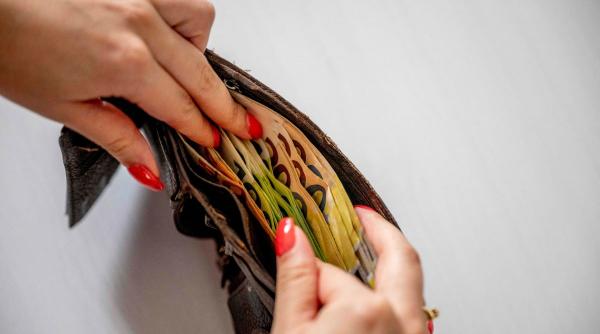 Avertisment INS de ultimă oră pentru milioane de români: Ce se întâmplă cu banii noștri în următoarele luni