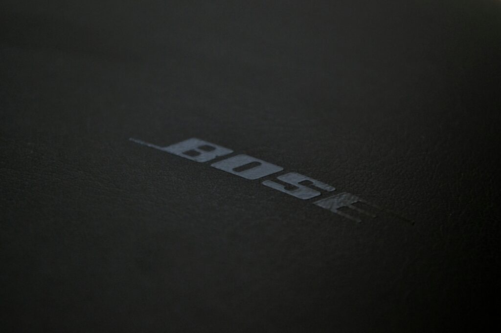 Bose lansează primele sale căști in-ear cu fir după 11 ani și au o funcție aparte: anulare activă a zgomotului