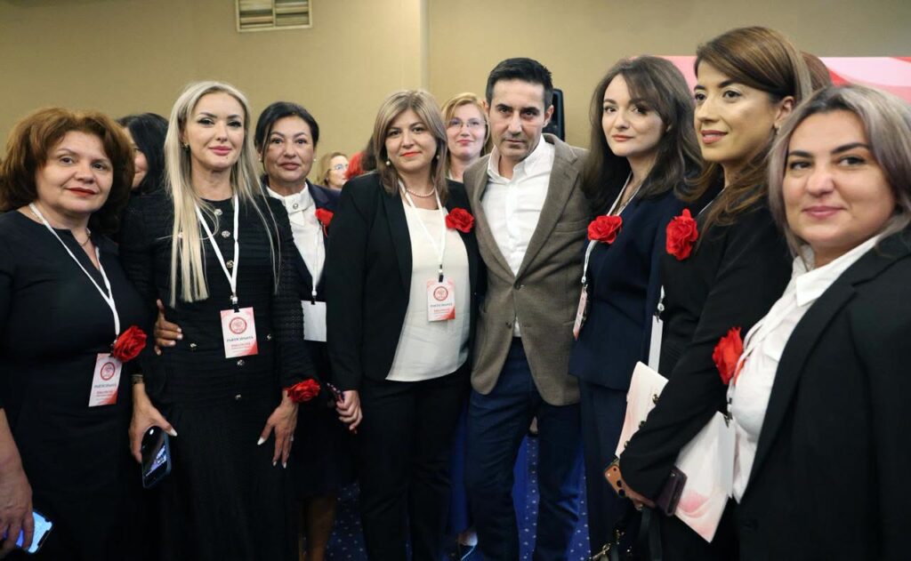 Claudiu Manda, la Sinaia, cu femeile social-democrate: PSD este pregătit pentru alegeri anticipate / Suntem pregătiți și