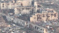 Consumul de buruieni de grădină pentru a supraviețui în orașul ocupat de ruși, izolat de hrană și apă