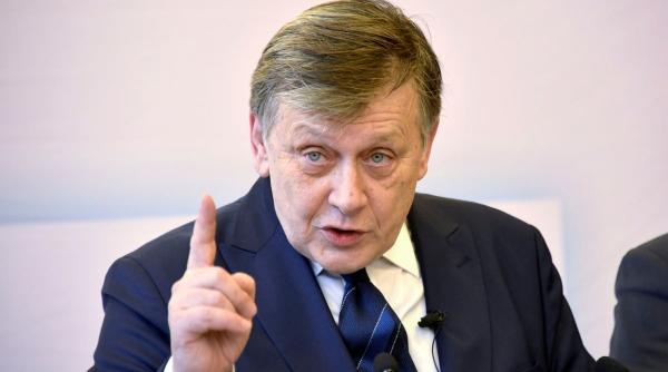 Crin Antonescu desființează PNL și pe premierul desemnat: Hai la vot, dragii mei, pentru Siegfried. E singura soluție pe