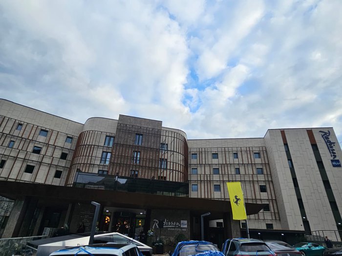 Cum arată primul hotel de cinci stele deschis sub un brand internaţional de pe Valea Prahovei? Radisson Blu Sinaia s-a
