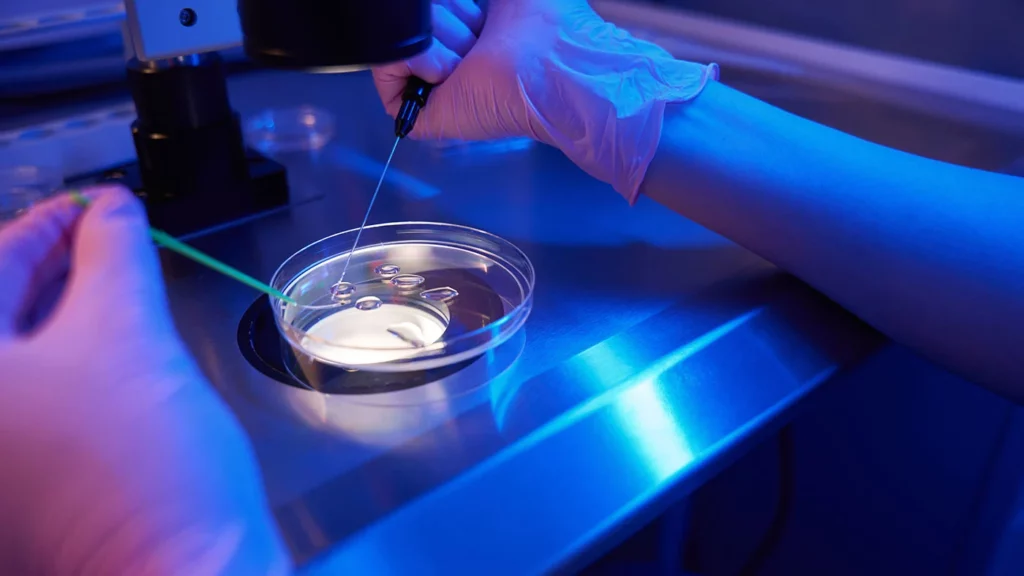 Cupluri britanice au pierdut zeci de mii de lire sterline după falimentul unei clinici de fertilizare in vitro