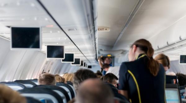 De ce leșină pasagerii în avion? Cea mai frecventă urgență medicală