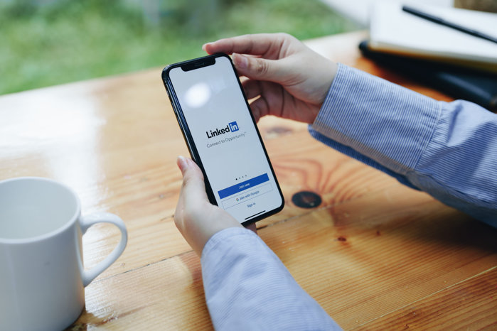 De la joburi false la profiluri verificate: LinkedIn extinde verificarea identităţii şi experienţei profesionale pentru