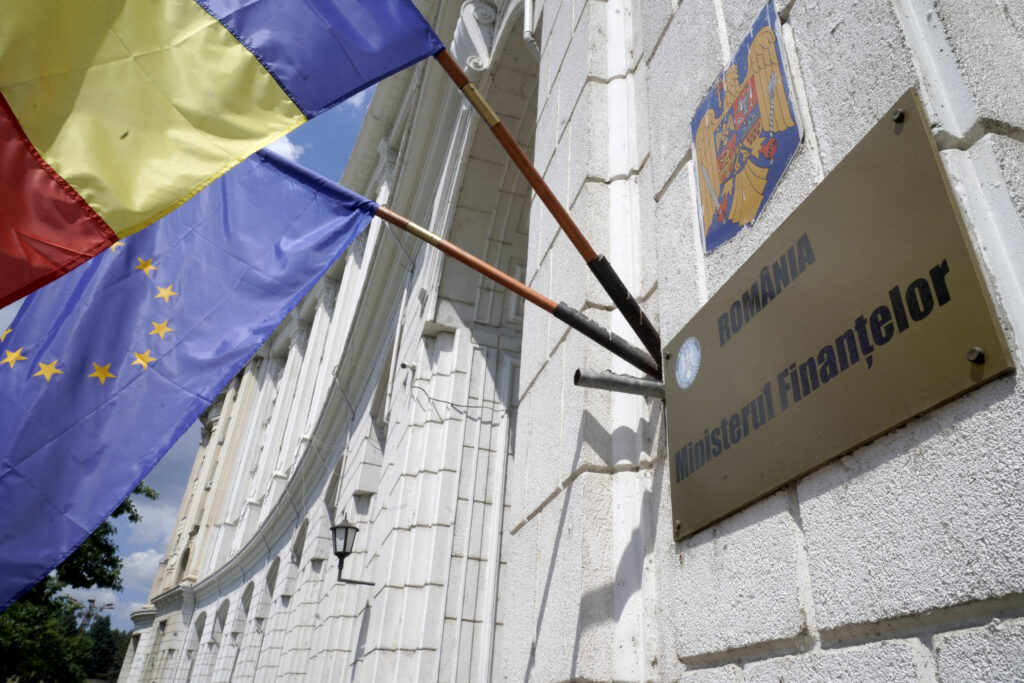 Deficitul bugetar scade, dar factura dobânzilor crește: peste 42 de miliarde de lei în opt luni