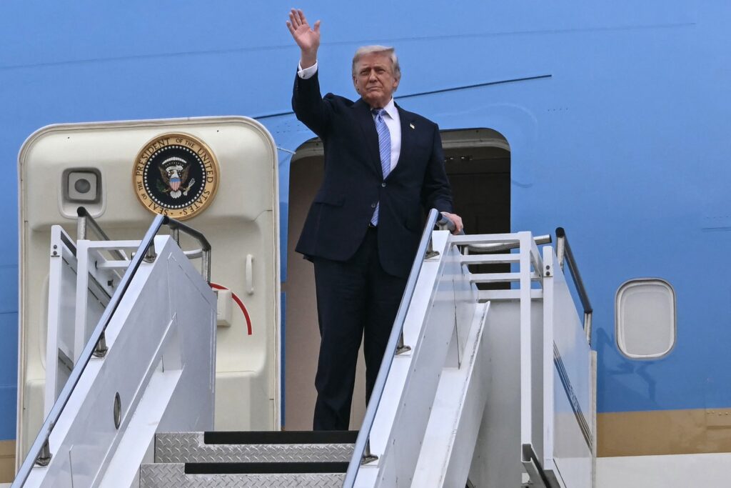 Donald Trump respinge oferta Iranului pentru redeschiderea strâmtorii Ormuz și ia în calcul noi atacuri în Iran după ale