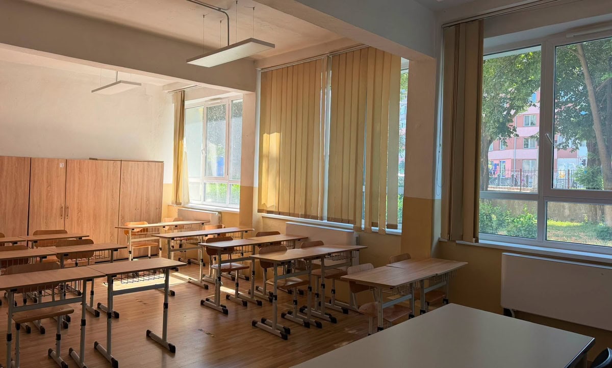 Elevi din școli din Alba și din țară vor avea activități remediale, masă și consiliere. Program pentru prevenirea analfa