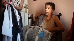 Evacuarea dramatică a unei femei în vârstă de 87 de ani evidențiază lipsa de locuințe din Spania