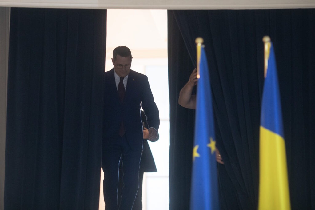 EXCLUSIV. Fostul șef al SRI, Eduard Hellvig, prezență surpriză la evenimentul din noiembrie 2025 din Atena unde s-a semn