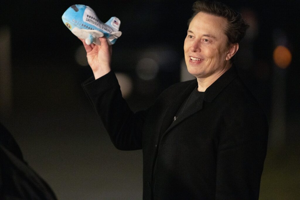 Finlanda îi cere lui Musk să extindă aria de acoperire a Starlink în Ucraina / Kievul se confruntă cu un deficit de sist