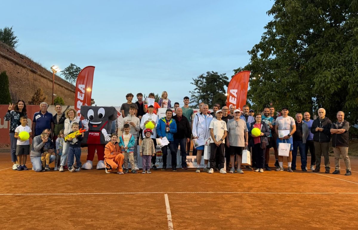 FOTO: Cine sunt câștigătorii Cupei Florea Grup la tenis de câmp. Peste 50 de participanți la competiția de la Alba Iulia
