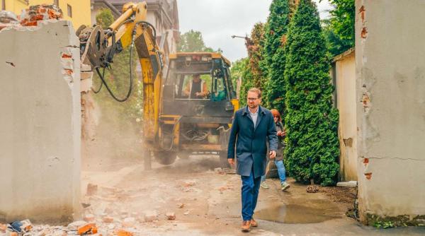 Fritz, demolatorul: 12 milioane date pe buldozere, într-un an