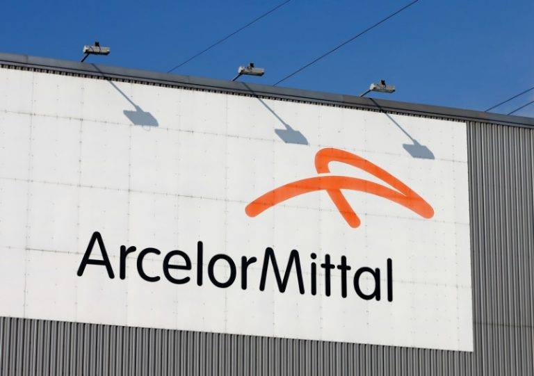 Grupul siderurgic ArcelorMittal închide cel mai mare combinat siderurgic din Ucraina după atacurile ruseşti