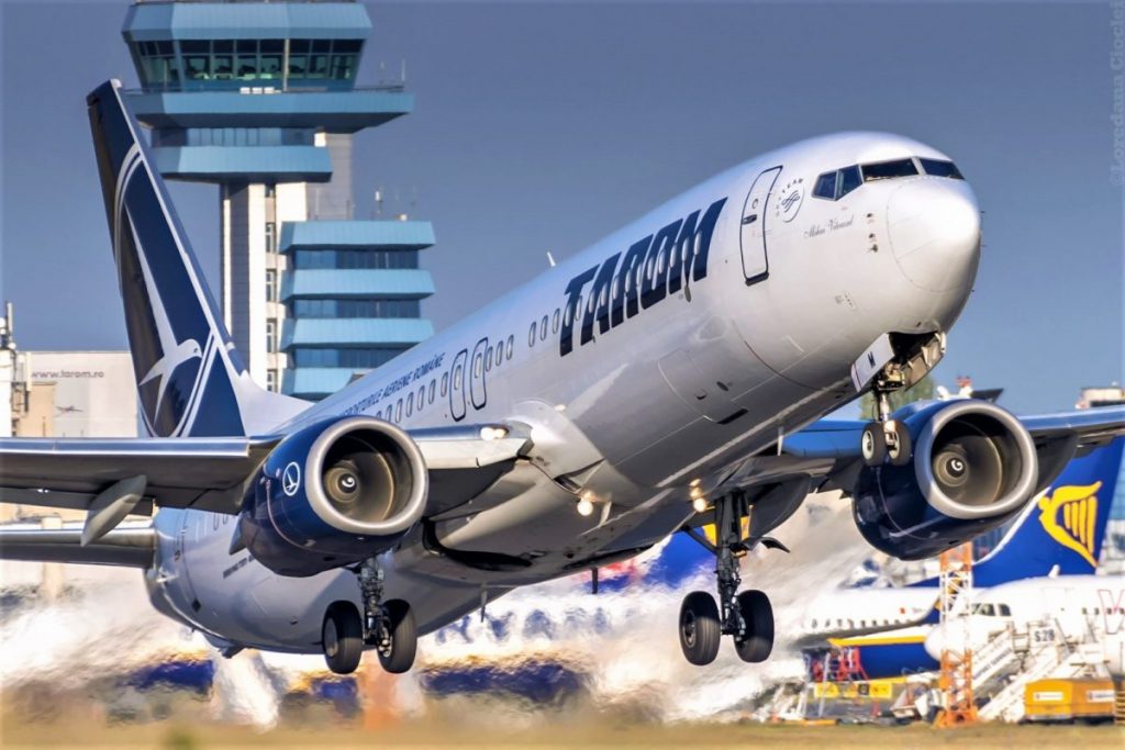 Guvernul Mureșan vrea privatizarea competitivă a TAROM, o gaură neagră cu pierderi pe linie, şi listarea la bursă a unor