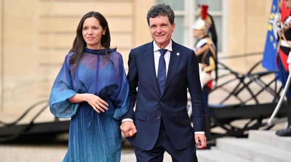 Imagini neașteptate cu Nicușor Dan. Moment tandru înaintea plecării la New York, transmis chiar de șeful statului