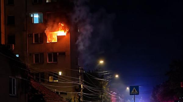 Incendiu într-un cămin studențesc al UBB Cluj: 200 de tineri s-au evacuat, iar alți 13 au fost scoși de pompieri