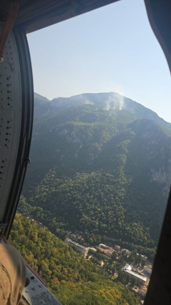 Incendiul izbucnit la începutul lunii în Parcul Național Domogled nu a fost stins nici până acum