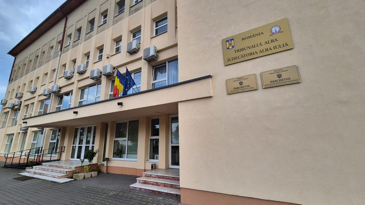 Inspector ITM Alba, trimis în judecată: Ar fi anunțat mai multe firme care urmau să aibă controale din partea instituție