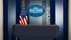 Judecătorul răstoarnă temporar interdicția mediatică a lui Trump de la Casa Albă