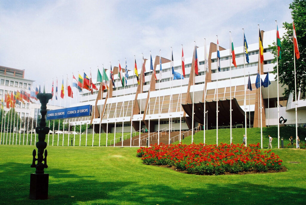 MEDIAFAX 35. 1993 România intră în Consiliul Europei și face primii pași privind apropierea de UE