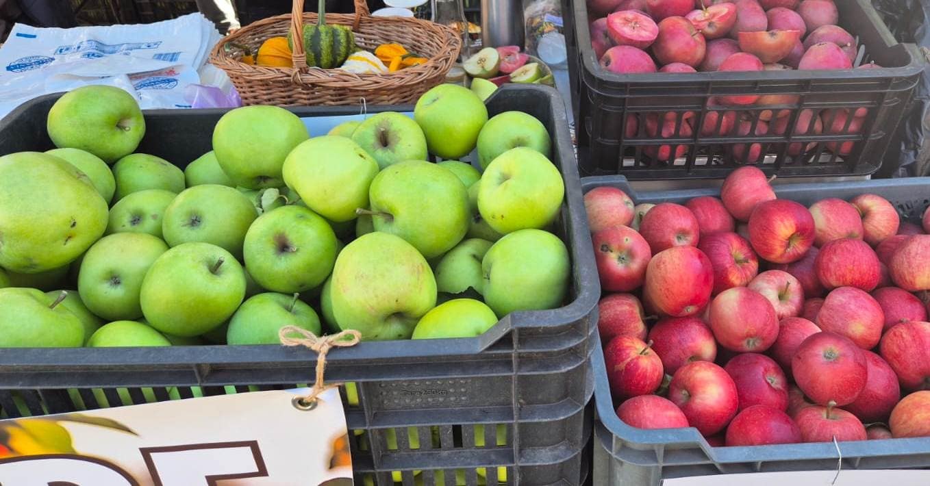 Merele: ce beneficii au, de ce este bine să le mănânci cu coajă și 3 rețete simple