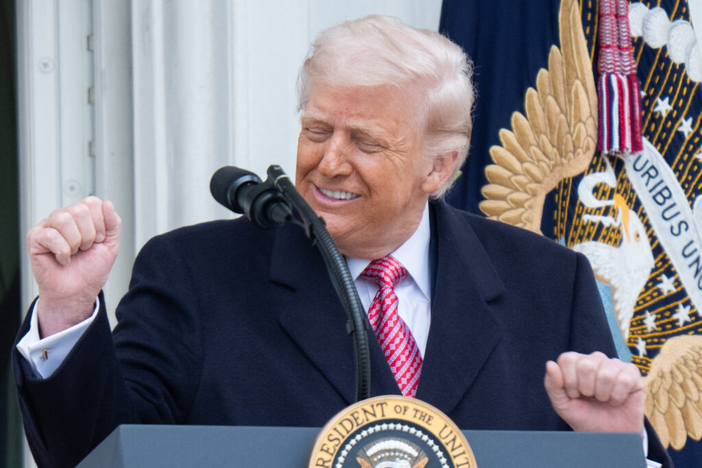 Ministru demis din funcție deoarece s-a întâlnit cu Donald Trump