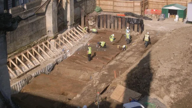 Mormânt etrusc vechi de 2.700 de ani, descoperit la nord de Roma / Conţine o colecţie vastă de obiecte funerare, inclusi