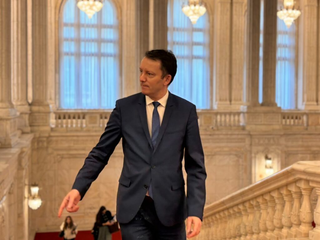Mureșan, întrebat dacă programul de guvernare a fost făcut cu AI: „Nu l-am scris de mână cu pixul”