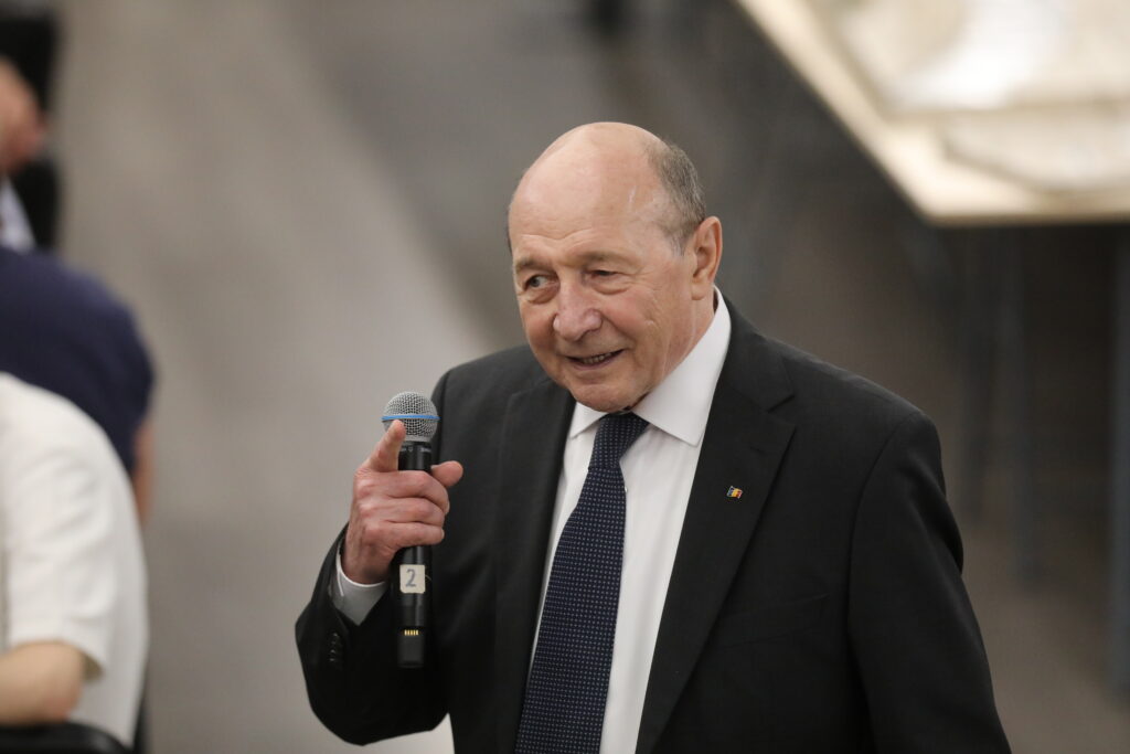 „Ne-a ajuns!”. Băsescu, despre desemnarea lui Mureșan: Un vânt rece, siberian, suflă pe culoarele politicii românești