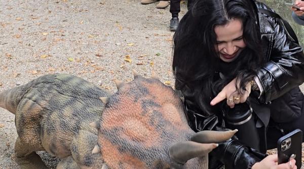 Noua atracție de la Dino Parc Râșnov: micii dinozauri care aleargă pe alei
