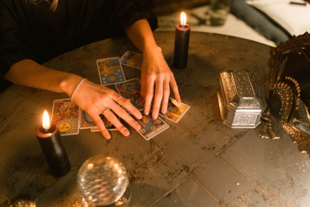 O japoneză a venit în Buzău să studieze superstiţiile, miturile şi ritualurile locale / ”Sunt fascinată de ritualurile ş