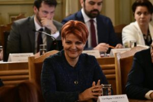 Olguța Vasilescu, replică pentru Siegfried Mureșan care i-a amintit să-și trimită soțul la muncă: „Pinalti zice că v-a susținut financiar și nu ați zis măcar danke”