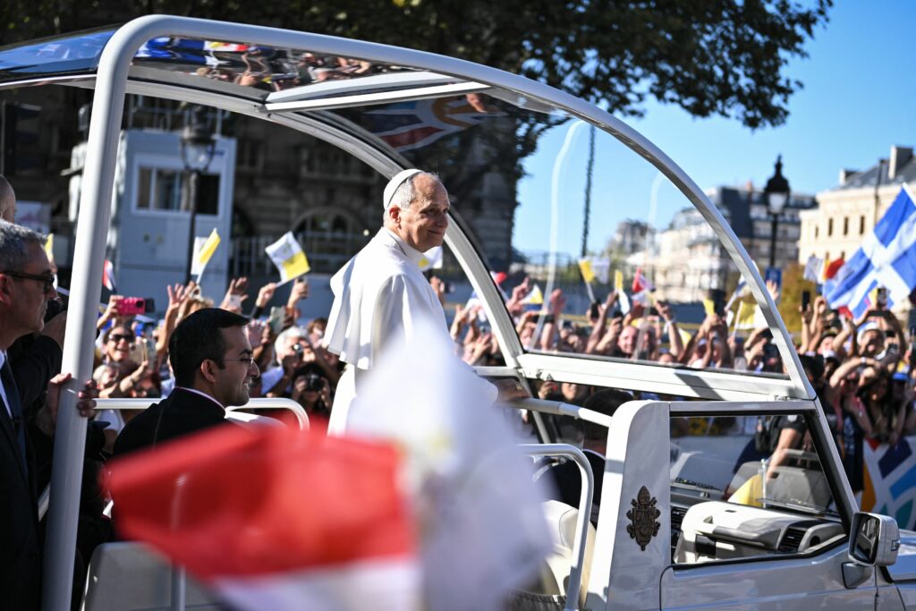 Papa Leon al XIV-lea a adunat 700.000 de oameni pe Champs-Élysées. Slujbă istorică într-o Franță tot mai secularizată