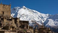 Patru cadavre găsite după ce avalanșa a lovit grupul de alpinism din Himalaya