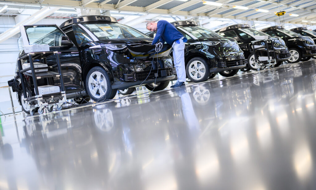 Peste 2 milioane de vehicule Volkswagen, rechemate în service la nivel mondial. Cinci modele foarte populare sunt afecta