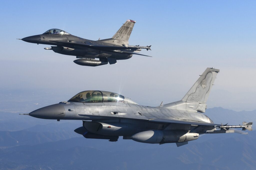 Polonia relaxează regulile de angajare împotriva aeronavelor intruse / Pilotul sau comandantul de operaţiuni va putea lu