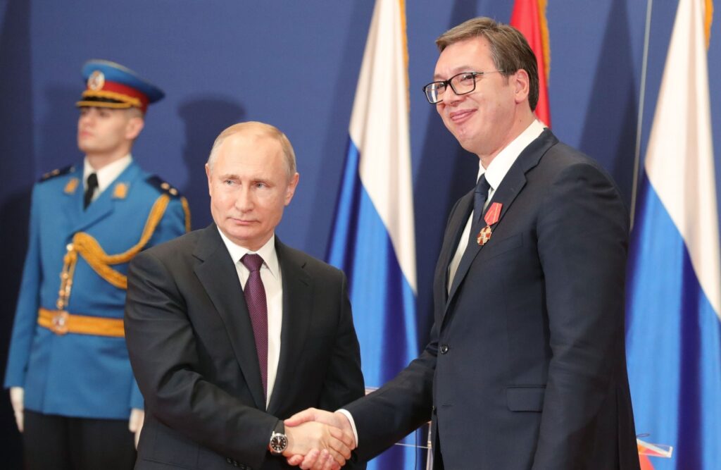 Președintele Vučić urmează să demisioneze pentru a deveni premier, într-o rocadă a puterii care amintește de Putin / Peș