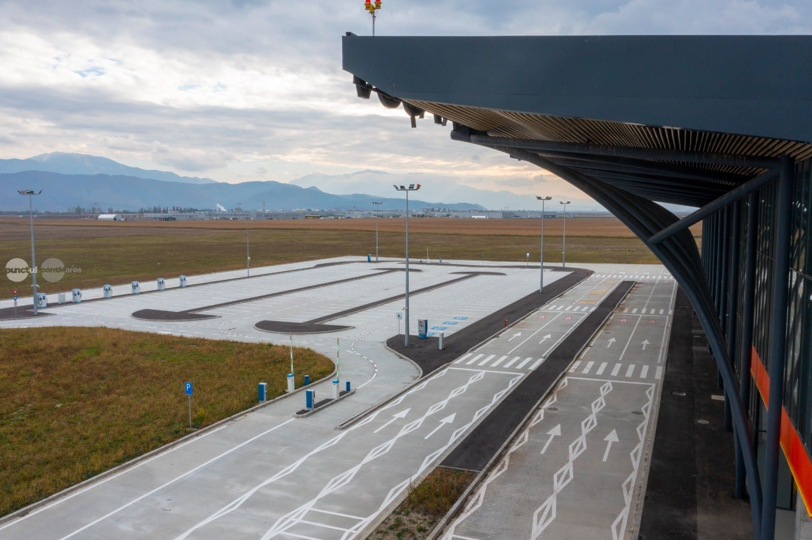 Premieră la Aeroportul Brașov: charter spre Praga, cu transfer gratuit și din Târgu Mureș și Reghin