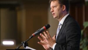 Premierul desemnat, Siegfried Mureşan, va anunţa spre sfârşitul zilei componenţa cabinetului său