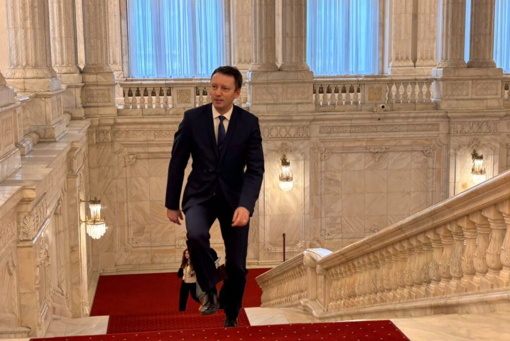 Premierul desemnat Siegfried Mureșan a depus la Parlament programul de guvernare şi lista de miniştri