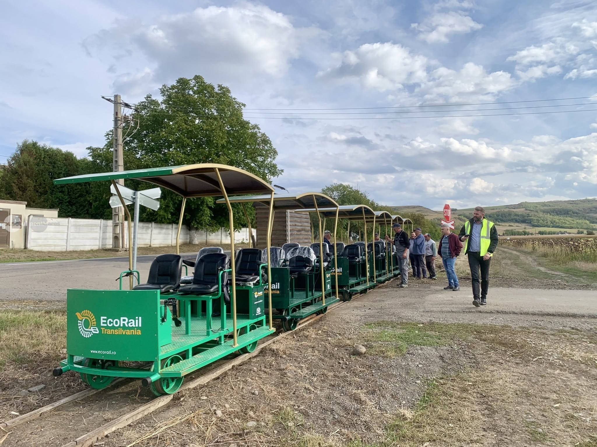 Primul traseu „velorail” din România, pregătit în Mureș. Ciclodrezinele au ajuns la Sânmărtinu de Câmpie