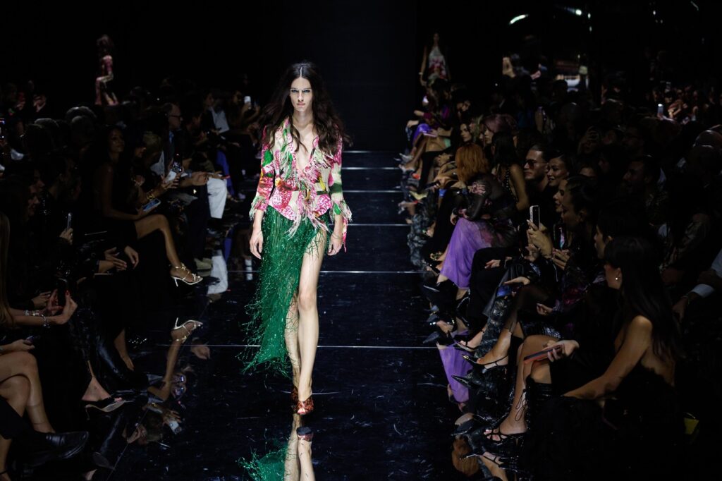 Roberto Cavalli primăvară-vară 2027 la Milano Fashion Week: Unele case nu trebuie reinventate. Trebuie doar să li se per