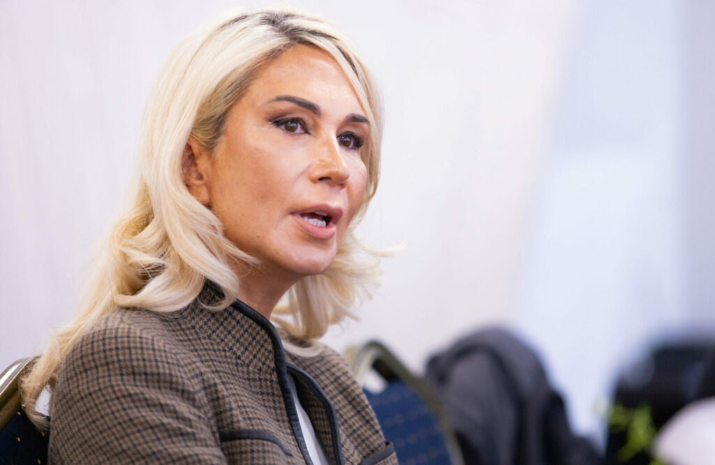„Să se dea de la stat cu țârâita”. Raluca Turcan critică politica PSD în domeniul muncii